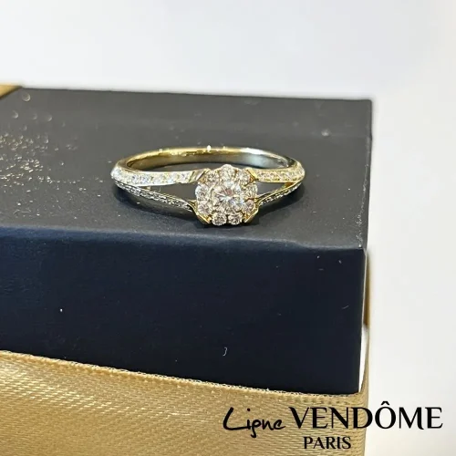 Bague centre carre forme fleur en or jaune 750/000 Ligne Vendôme, L'Etabli du Bijoutier