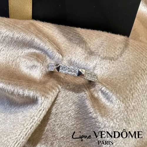 Bague demi alliance en or blanc 18k et diamants, Ligne Vendôme, L'Etabli du Bijoutier