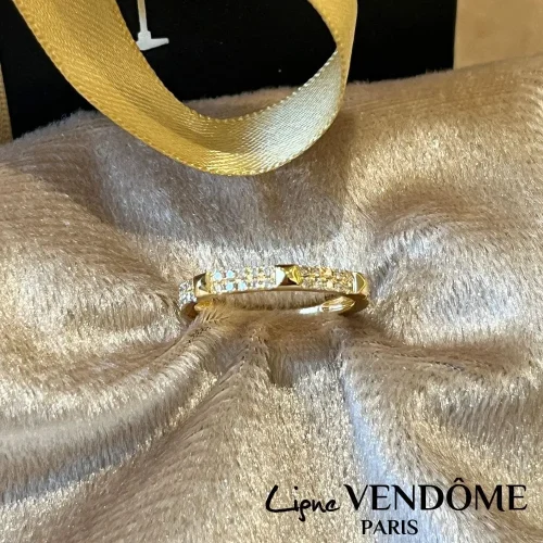 Bague demi alliance en or jaune 18k et diamants, Ligne Vendôme, L'Etabli du Bijoutier