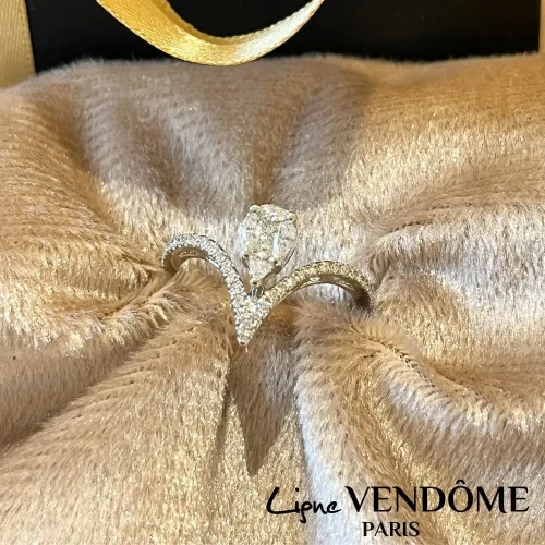 Bague diadème en or blanc 18k et diamants, Ligne Vendôme, L'Etabli du Bijoutier