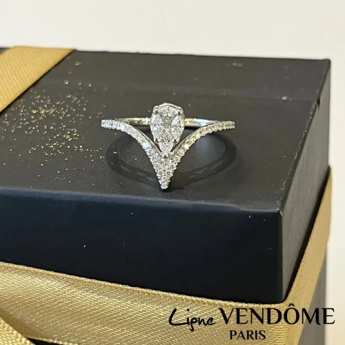 Bague diadème en or blanc 18k et diamants, Ligne Vendôme, L'Etabli du Bijoutier