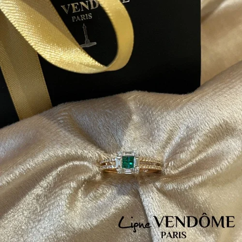 Bague centre Emeraude carré entourage diamants baguettes et double corps en diamants en Or Rose 750/000, L'Etabli du Bijoutier