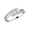 Bague Harmonie en or blanc 18 carats, trois diamants centraux et lignes entrelacées serties de diamants.
