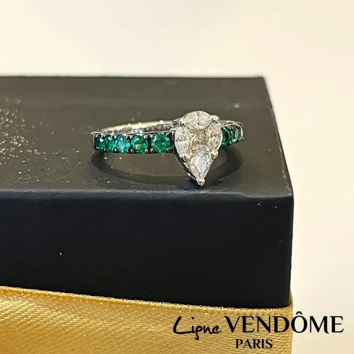 Bague illusion diamants et émeraude en or blanc 18k, Ligne Vendôme, L'Etabli du Bijoutier