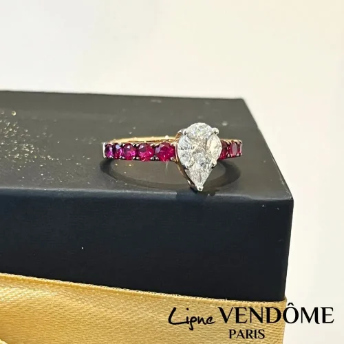 Bague illusion diamants et rubis en or blanc 18k, Ligne Vendôme, L'Etabli du Bijoutier