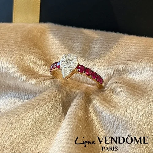 Bague illusion diamants et rubis en or blanc 18k Ligne Vendôme, L'Etabli du Bijoutier