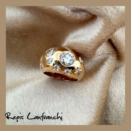 Bague jonc bombé en or jaune avec diamants incrustés