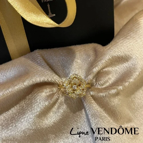 Bague petite fleur en Or jaune 750/000 et diamants Ligne Vendôme, L'Etabli du Bijoutier
