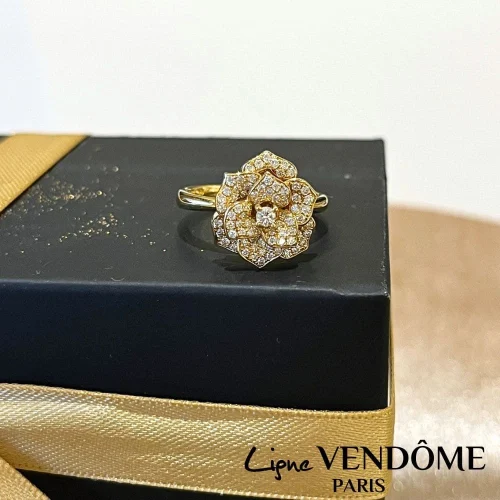 Bague petite fleur en Or jaune 750/000 et diamants, Ligne Vendôme, L'Etabli du Bijoutier