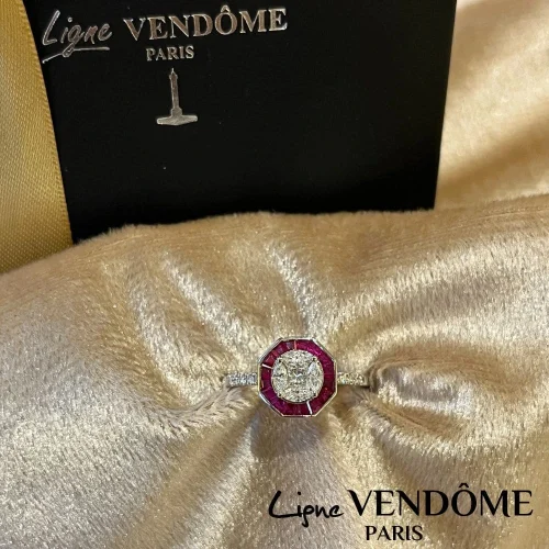 Bague centre diamants entourage octogonal en rubis en Or Blanc 750/000, Ligne Vendôme, L'Etabli du Bijoutier