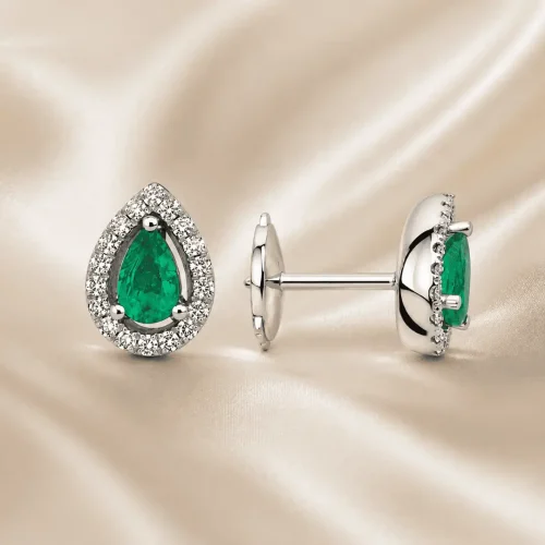 Boucles d’oreilles émeraude taille poire entourées de diamants en or blanc 18k, L'Etabli du Bijoutier, Haguenau
