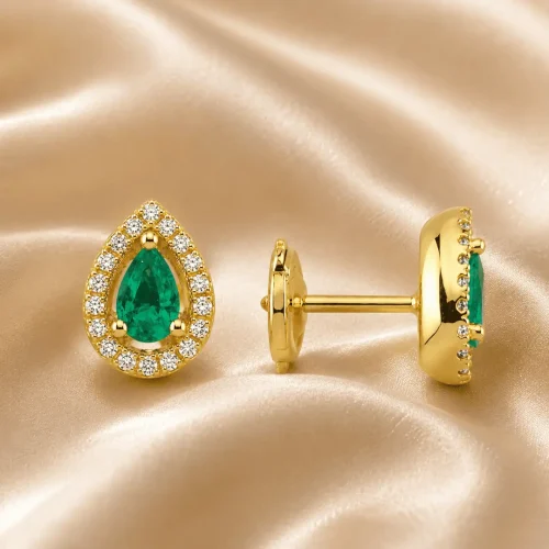 Boucles d’oreilles émeraude taille poire entourées de diamants en or jaune 18k, L'Etabli du Bijoutier, Haguenau