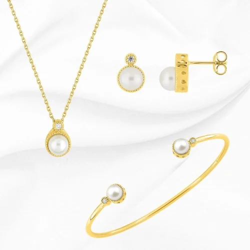 Boucles d'oreilles, jonc et collier perles de culture et diamants en Or Jaune 750/000, L'Etabli du Bijoutier Haguenau