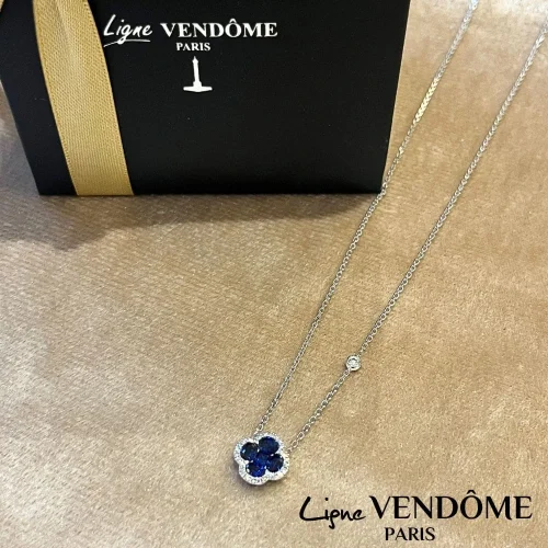 Collier petit trèfle en Saphirs et diamants en Or Blanc 750/000 Ligne Vendôme, L'Etabli du Bijoutier