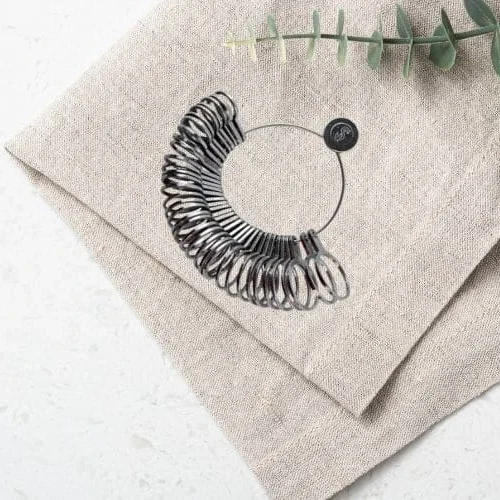 Comment connaitre le tour de doigt? Commandez le baguier chez l'Etabli du bijoutier à Haguenau