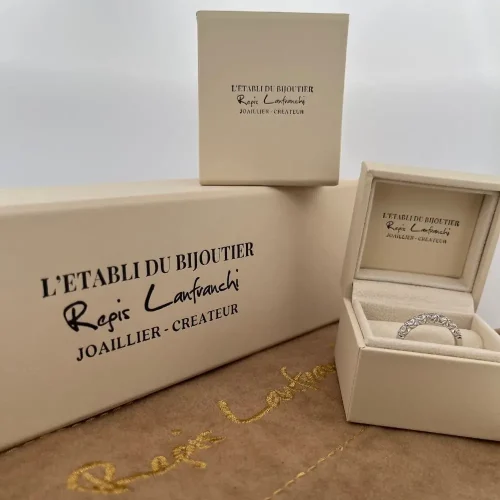 Ecrin de luxe signé L'Etabli du Bijoutier à Haguenau