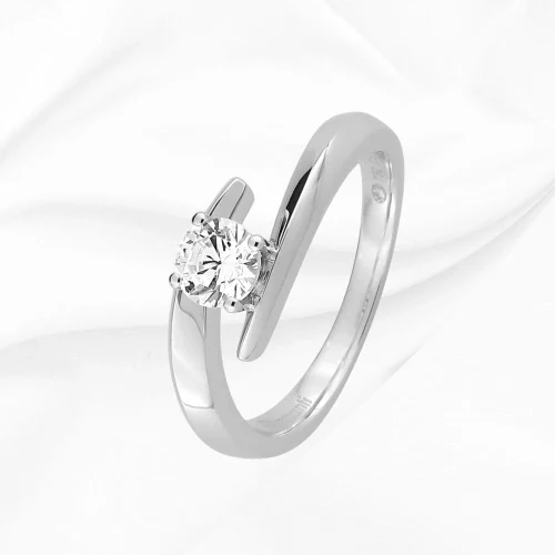 Solitaire décalé en or blanc 750/00 et diamant de synthèse, 0.50ct, L'Etabli du Bijoutier